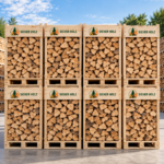 Brennholz im Holzrahmen auf Palette – Kaminholz